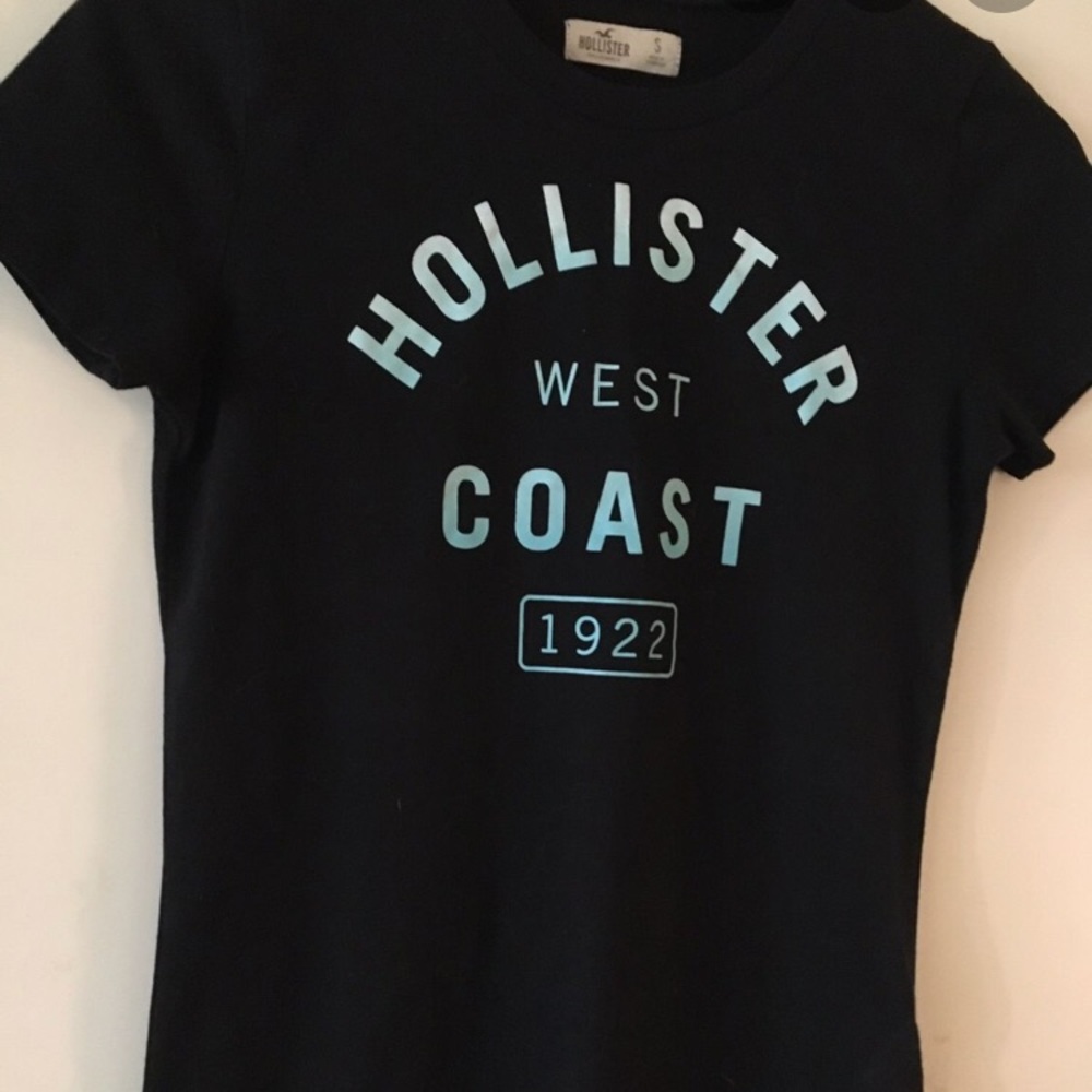 Hollister tee